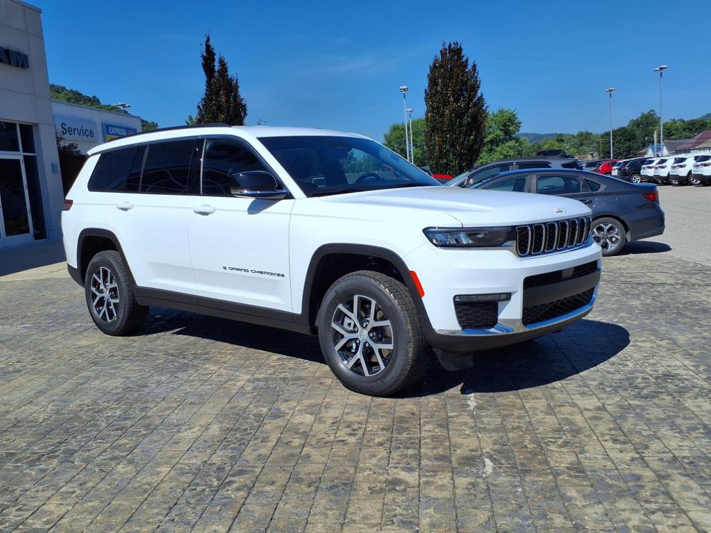 2025 Jeep Grand Cherokee Limited photo 3