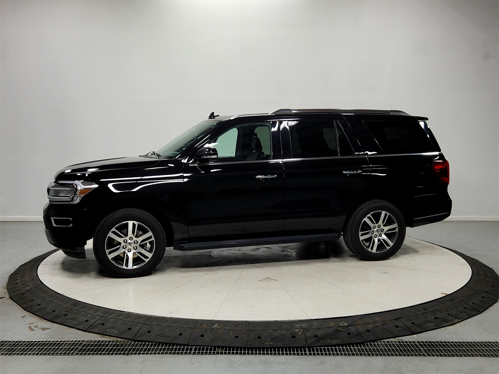 2024 Ford Expedition Limited photo 4