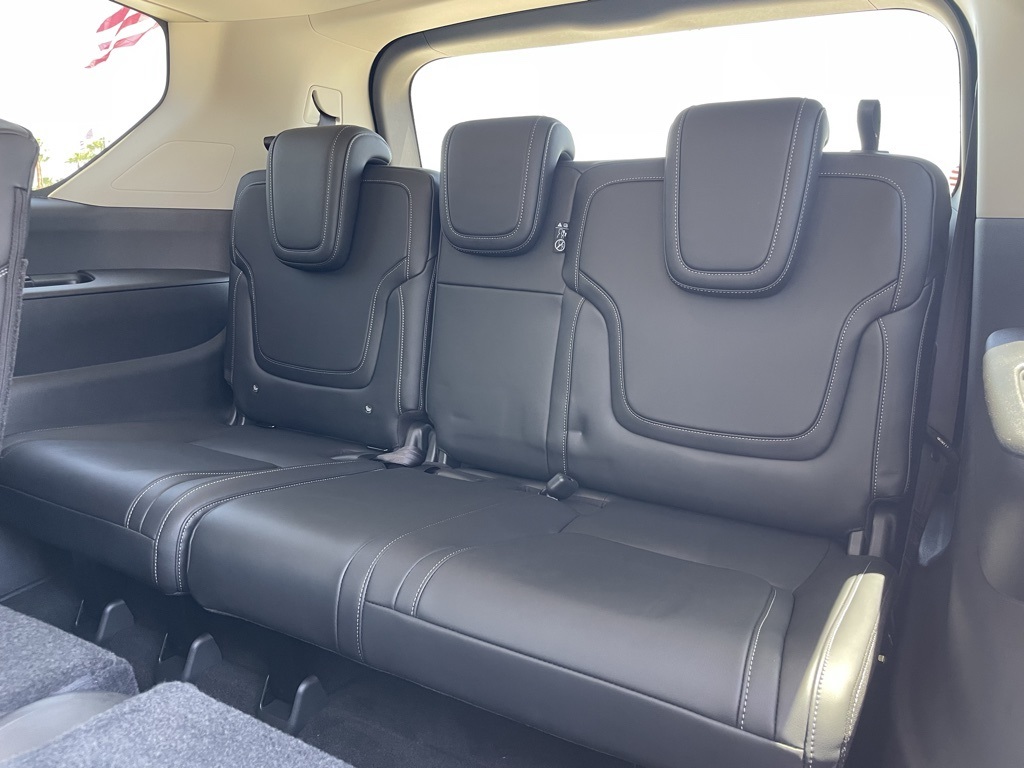 2025 Nissan Armada SV photo 18