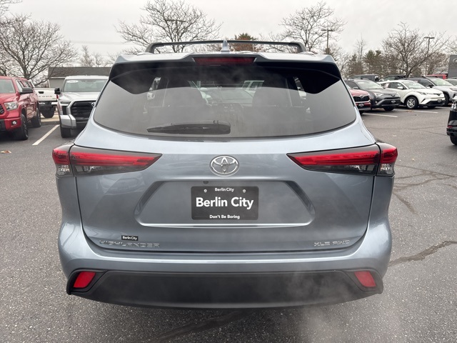 2022 Toyota Highlander XLE photo 3