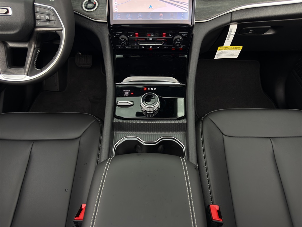 2025 Jeep Grand Cherokee Limited photo 15