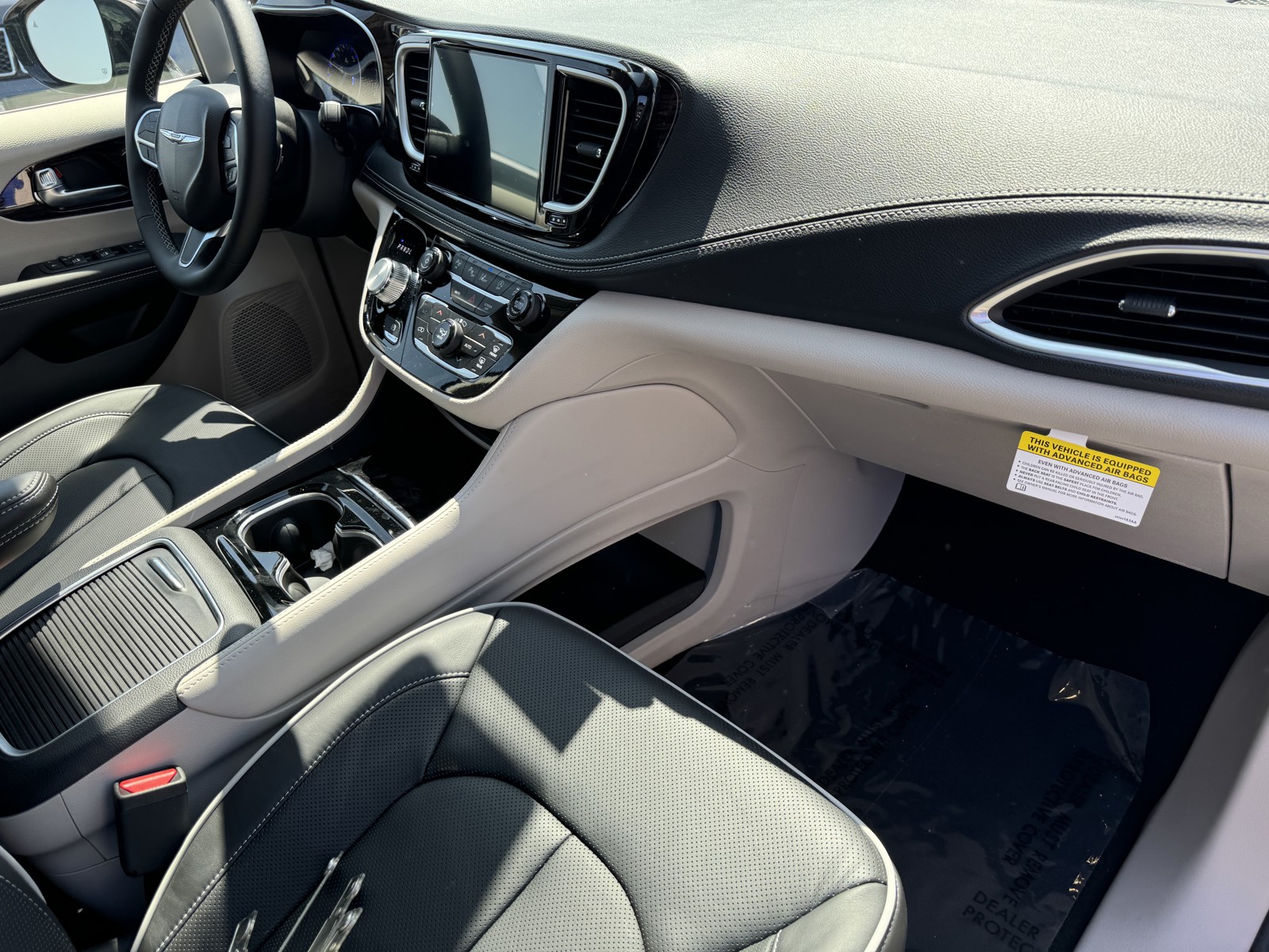 2024 Chrysler Pacifica Limited photo 7