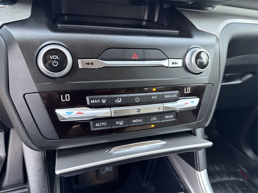 2020 Ford Explorer XLT photo 18