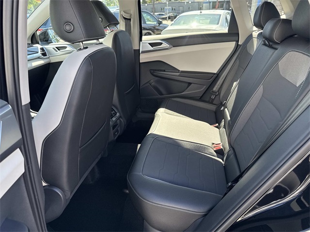 2025 Volkswagen Taos SE photo 7