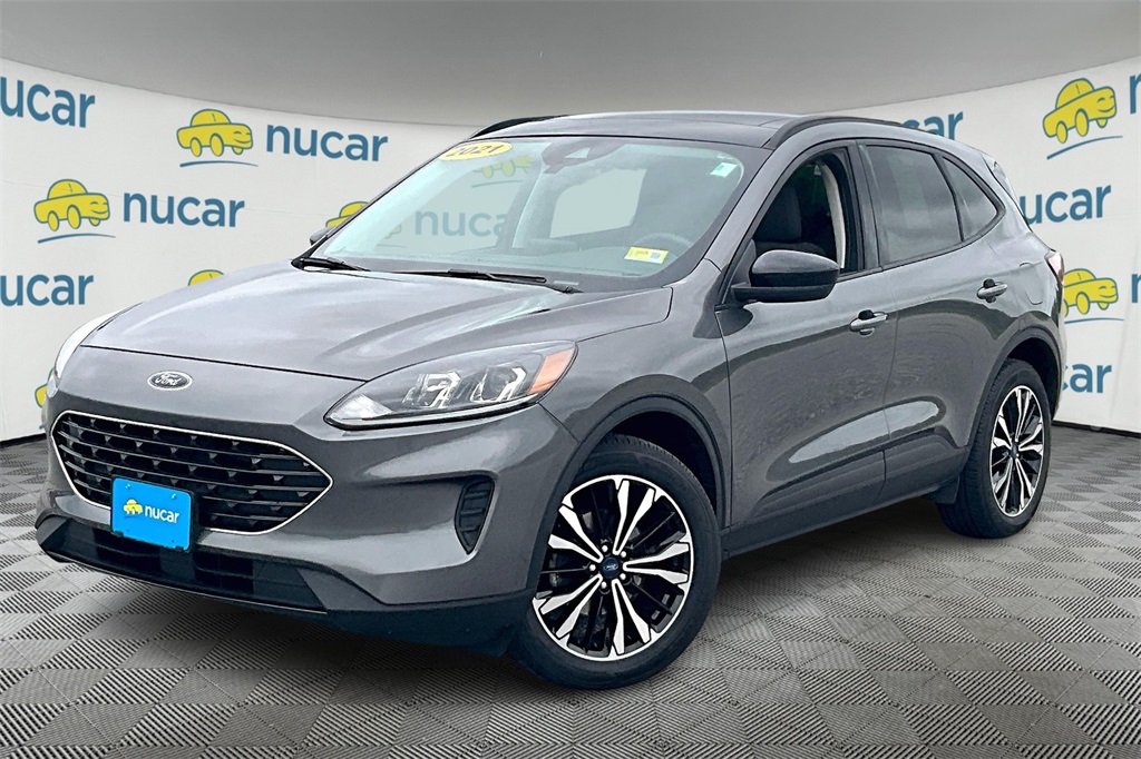 2021 Ford Escape SE photo 3