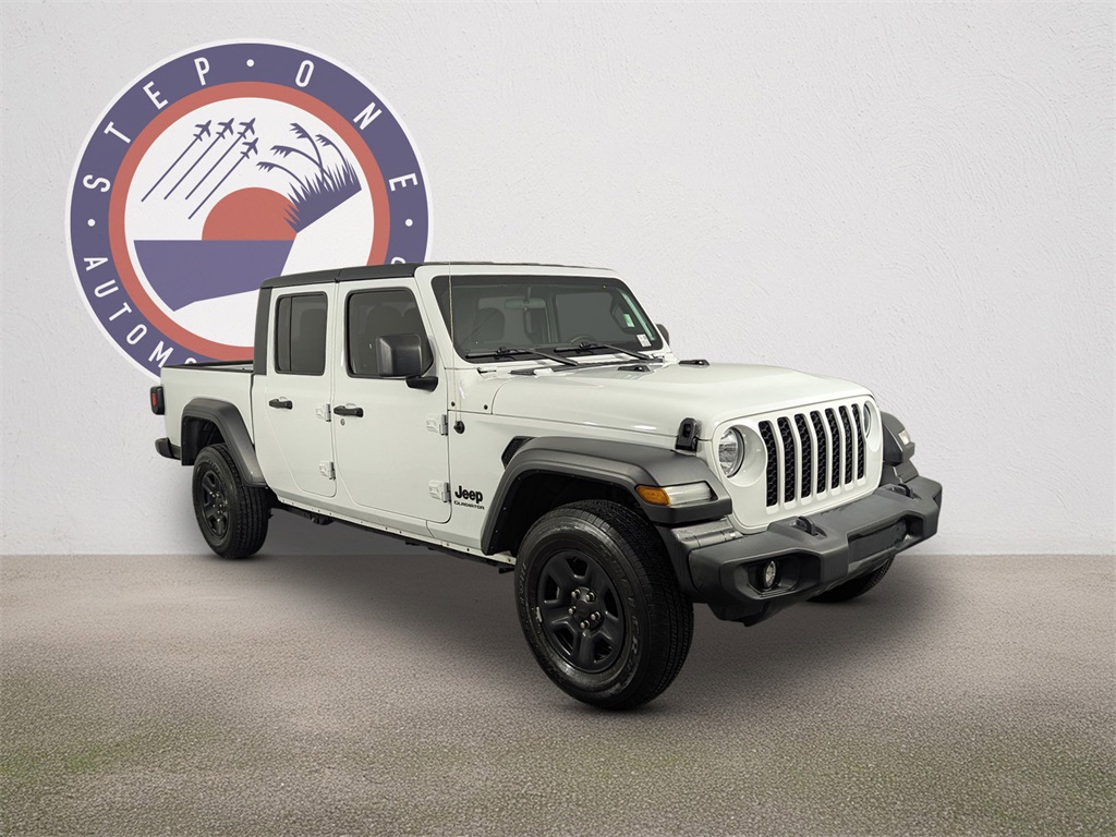 2021 Jeep Gladiator Sport photo 2