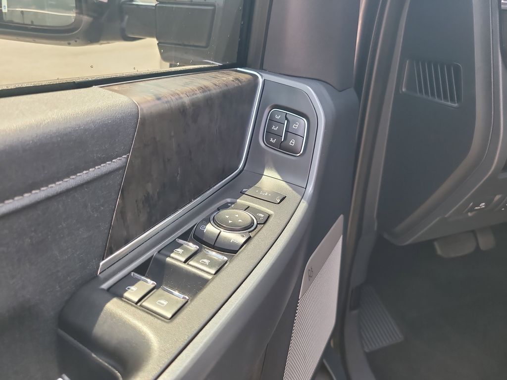 2024 Ford F-350 Lariat photo 11