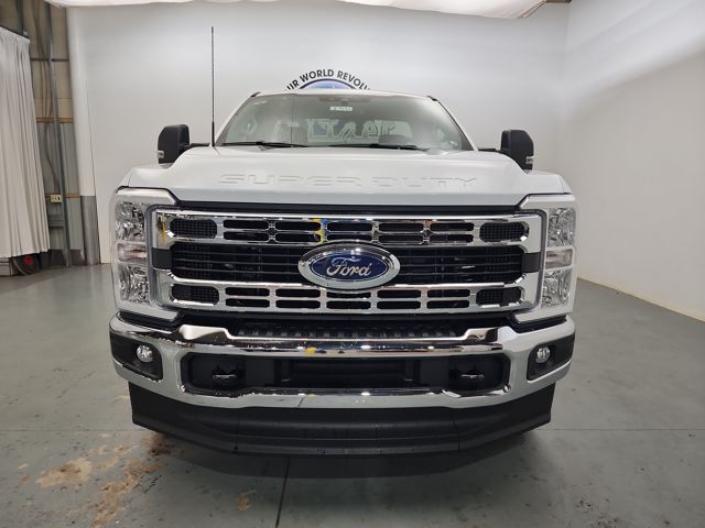 2026 Ford F-350 XLT photo 2
