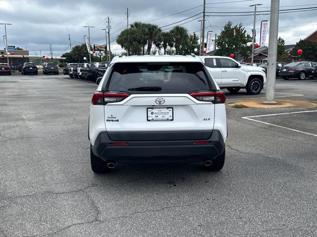 2019 Toyota RAV4 XLE Premium photo 4