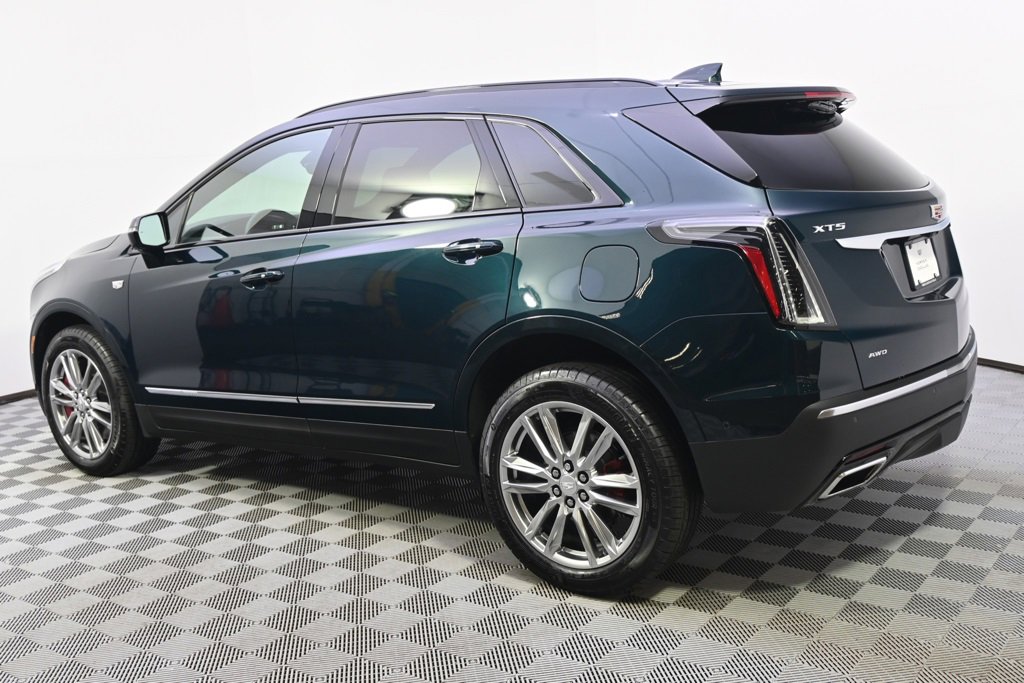 2025 Cadillac XT5 Sport photo 2