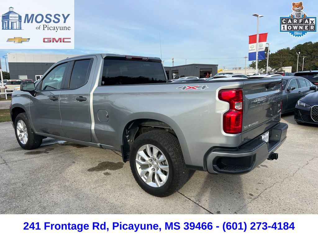 2024 Chevrolet Silverado 1500 Custom photo 3