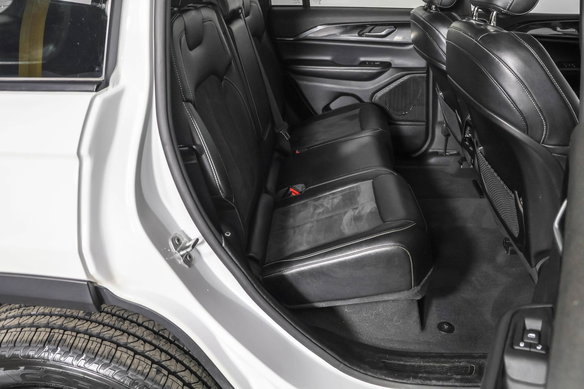 2023 Jeep Grand Cherokee Altitude photo 27
