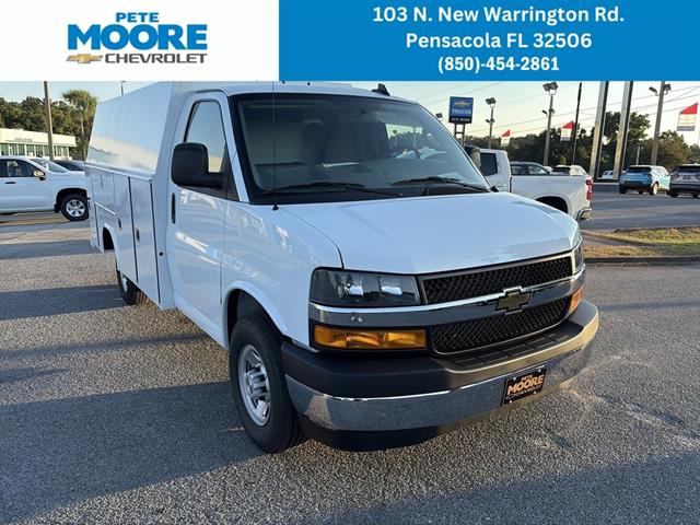 2025 Chevrolet Express Cutaway Base's photo