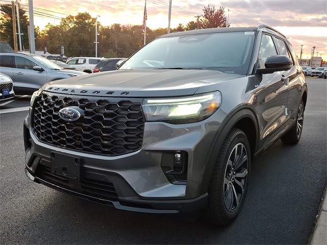 2026 Ford Explorer ST-Line photo 3