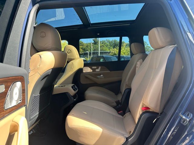 2026 Mercedes Benz GLS 450 4MATIC photo 18