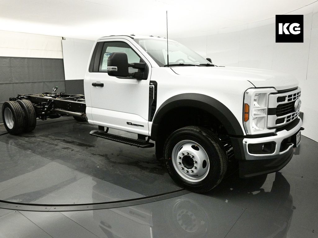 2025 Ford F-550 Super Duty Chassis Cab XL's photo