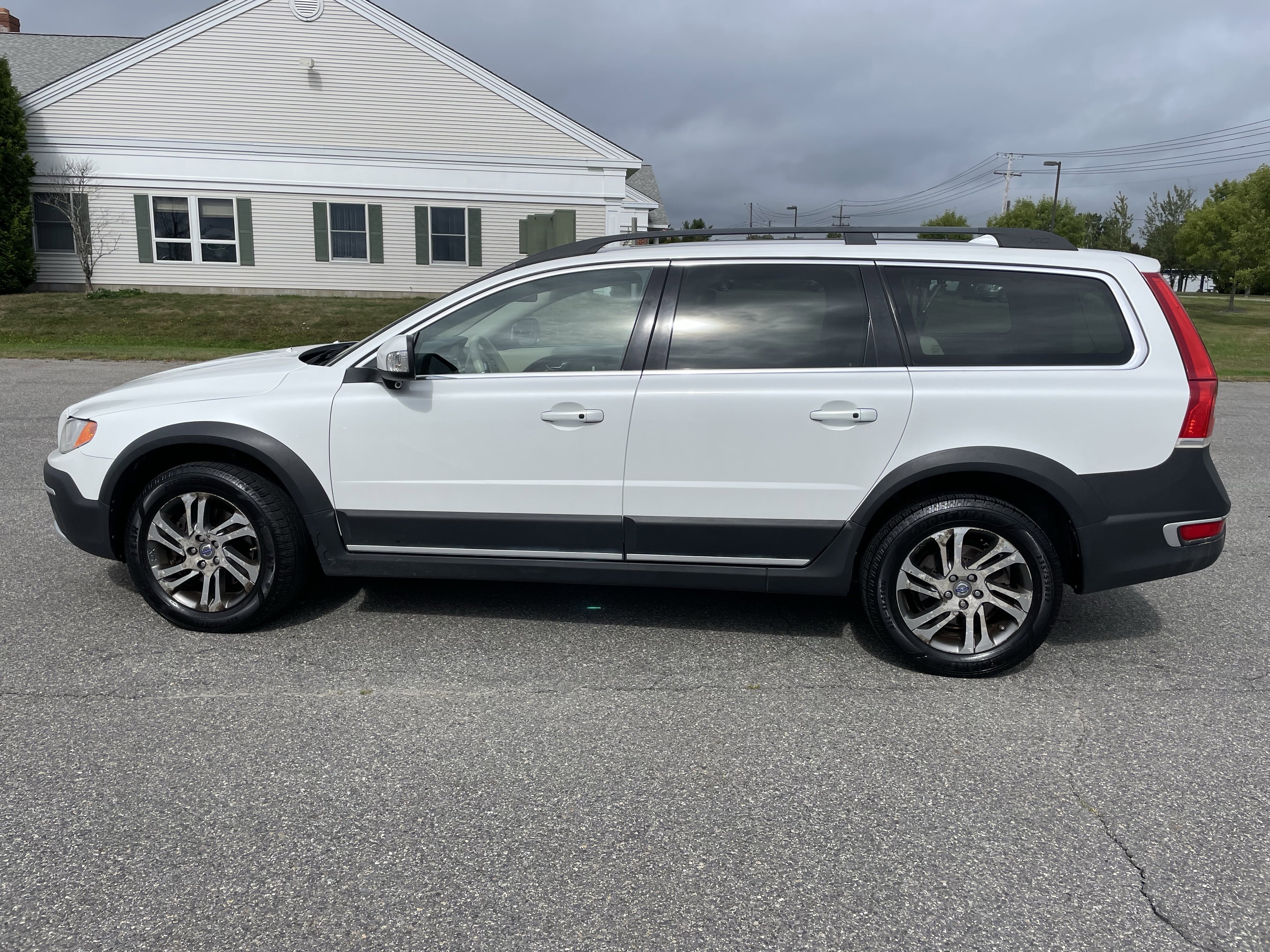 Used 2015 Volvo XC70 Premier with VIN YV4940NB6F1193938 for sale in Hallowell, ME