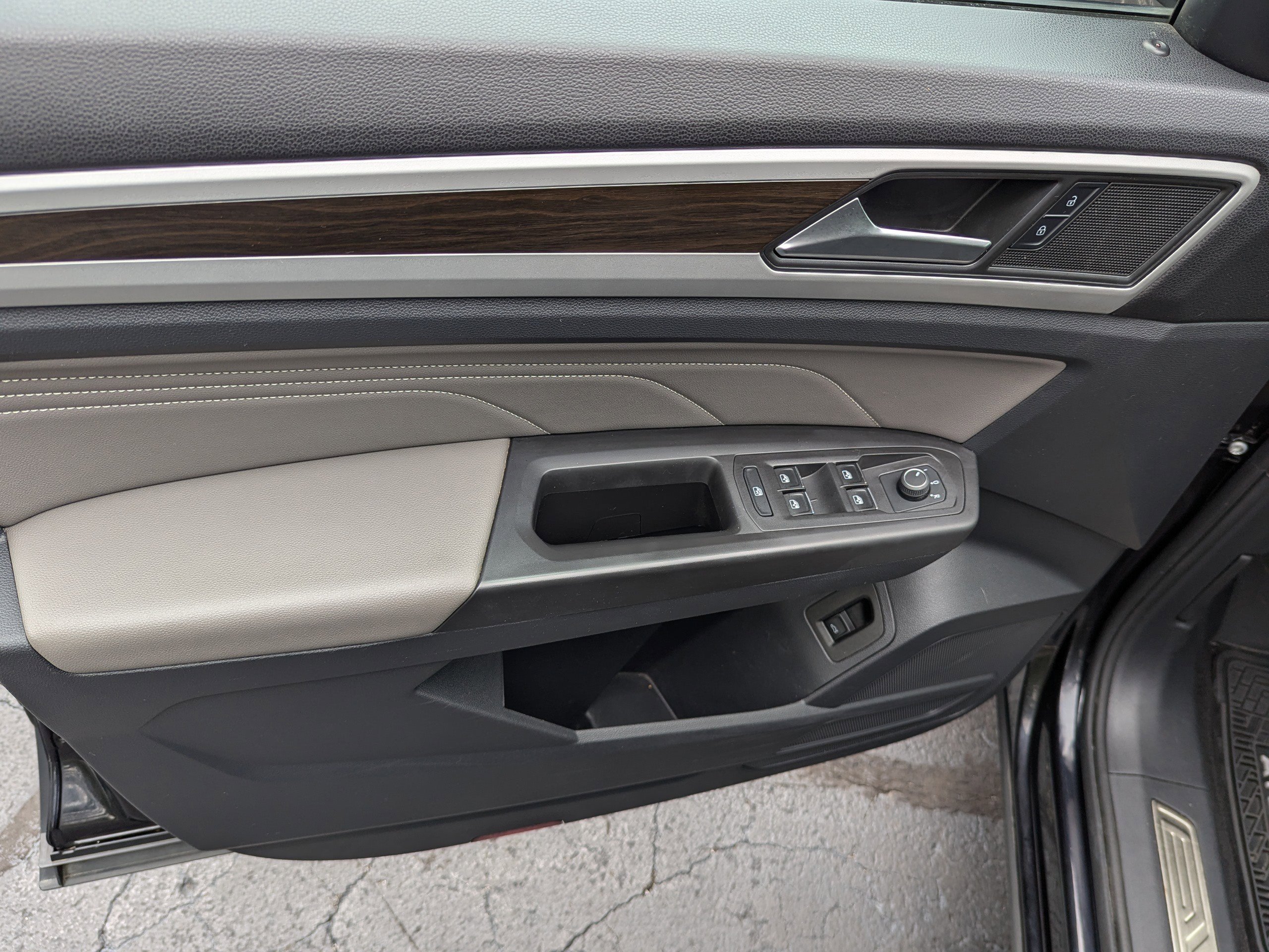 2022 Volkswagen Atlas V6 SE Technology photo 10