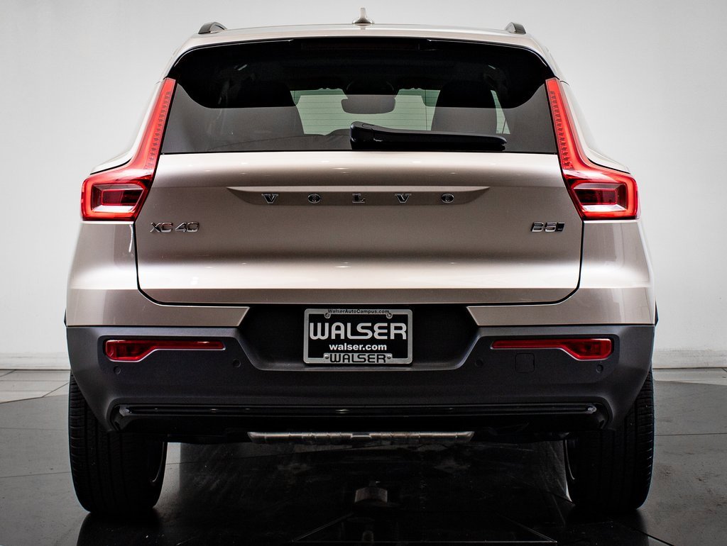 2024 Volvo XC40 Plus photo 7