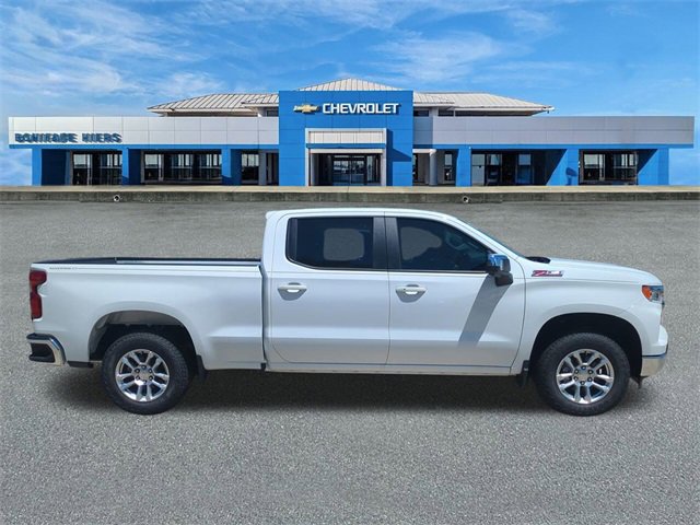 2025 Chevrolet Silverado 1500 LT photo 2