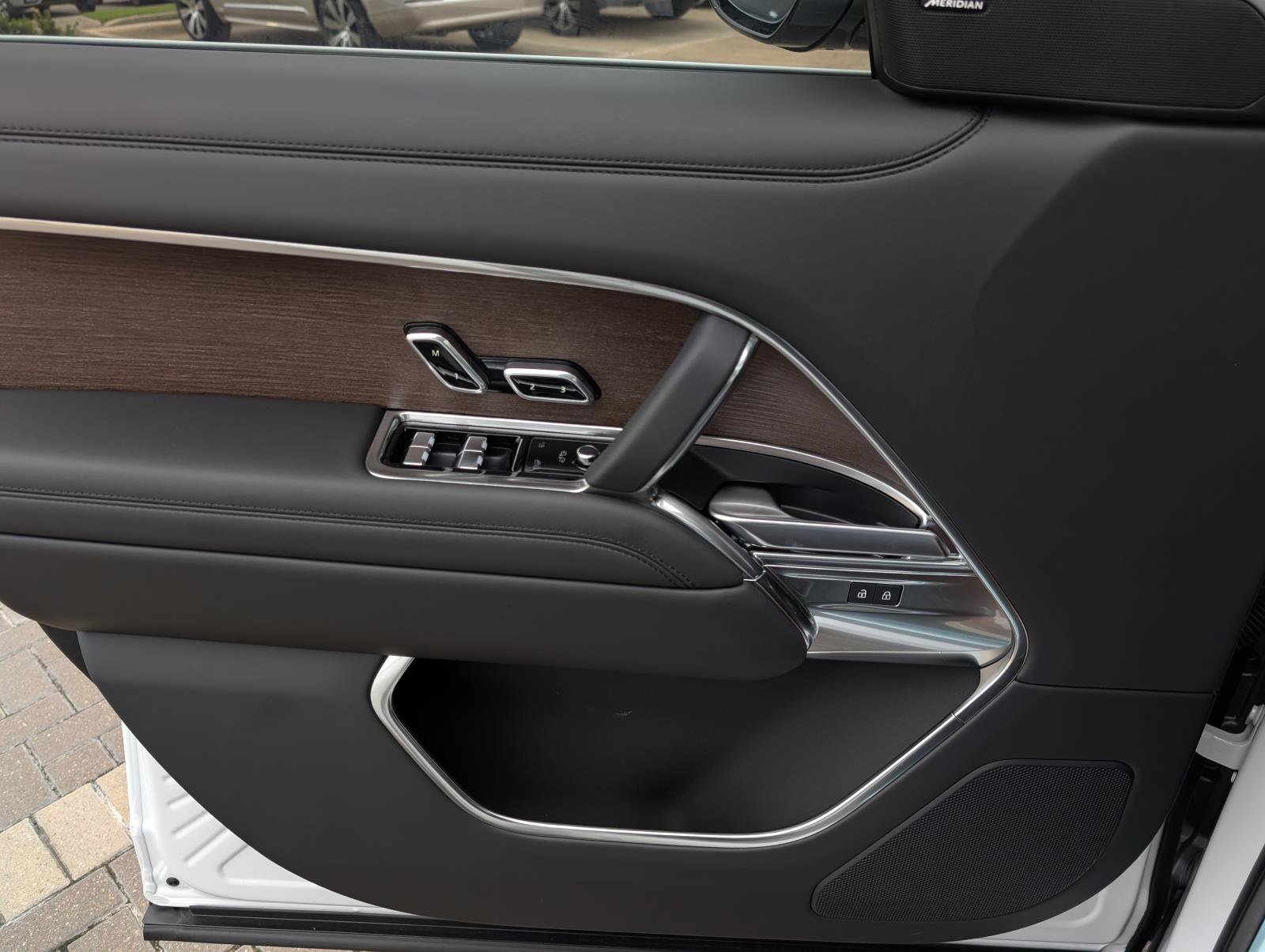 2025 Land Rover Range Rover SE photo 14