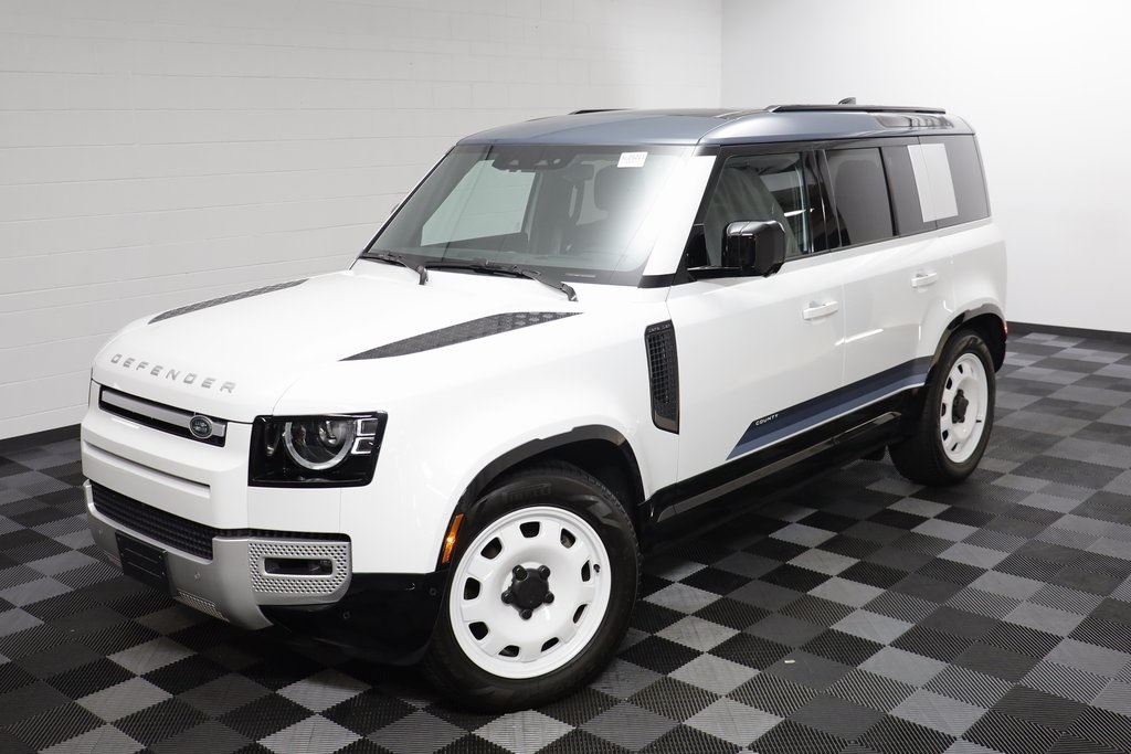 2025 Land Rover Defender 110 S photo 3