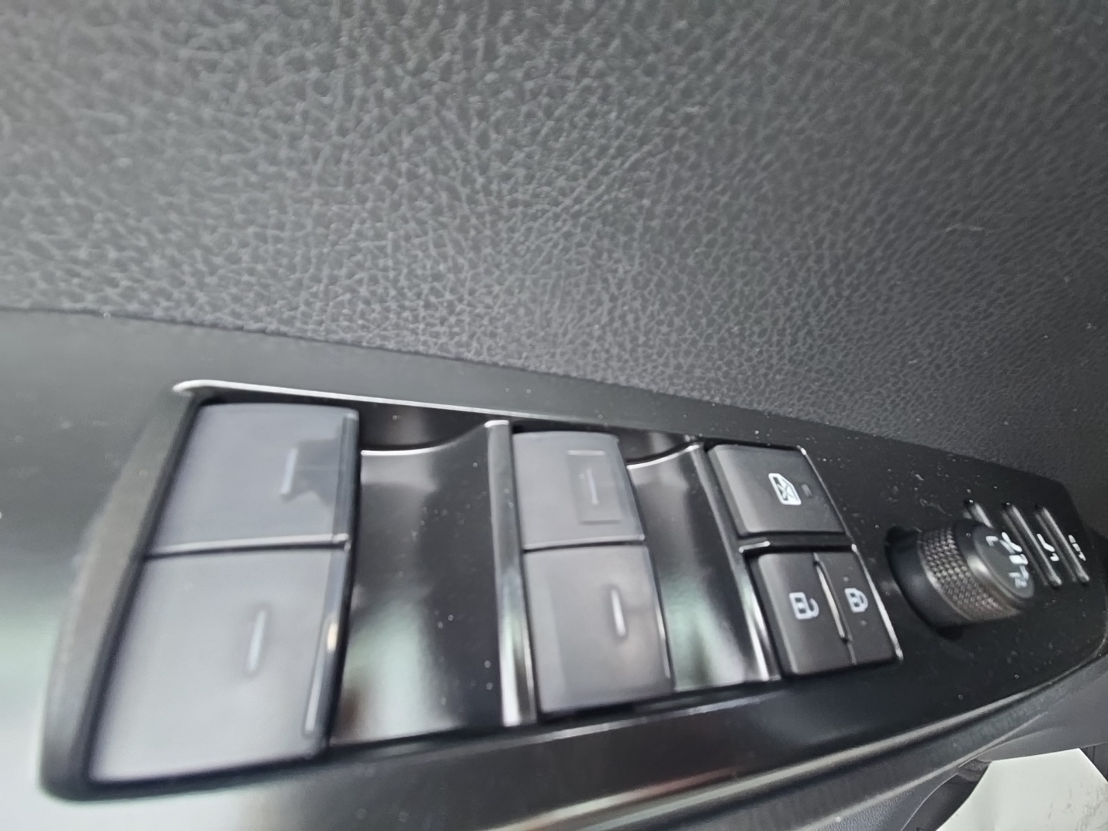 2025 Toyota Camry XLE photo 18
