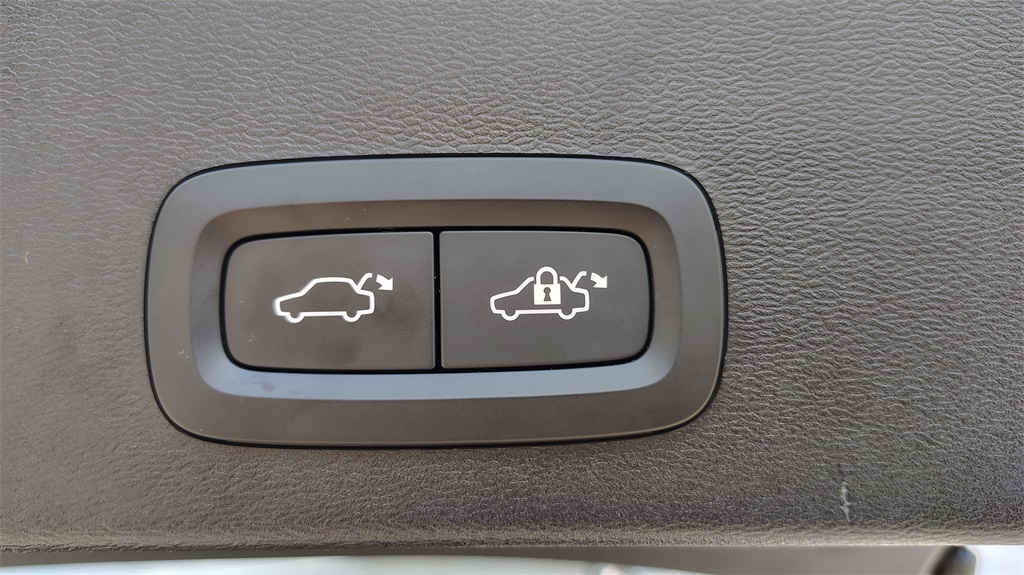 2023 Volvo XC40 Recharge Ultimate photo 33