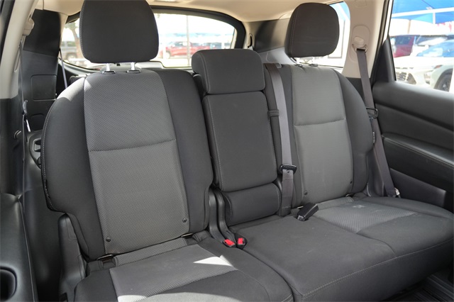 2018 Nissan Pathfinder S photo 16