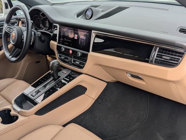 2024 Porsche Macan T photo 13