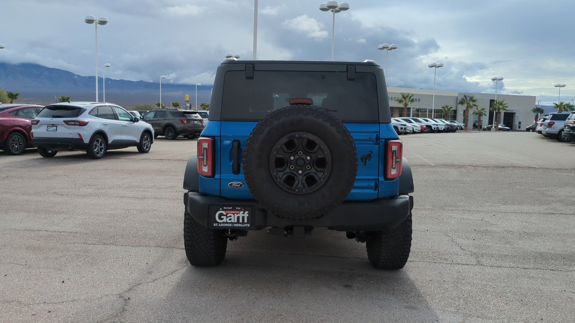 2023 Ford Bronco Base photo 3