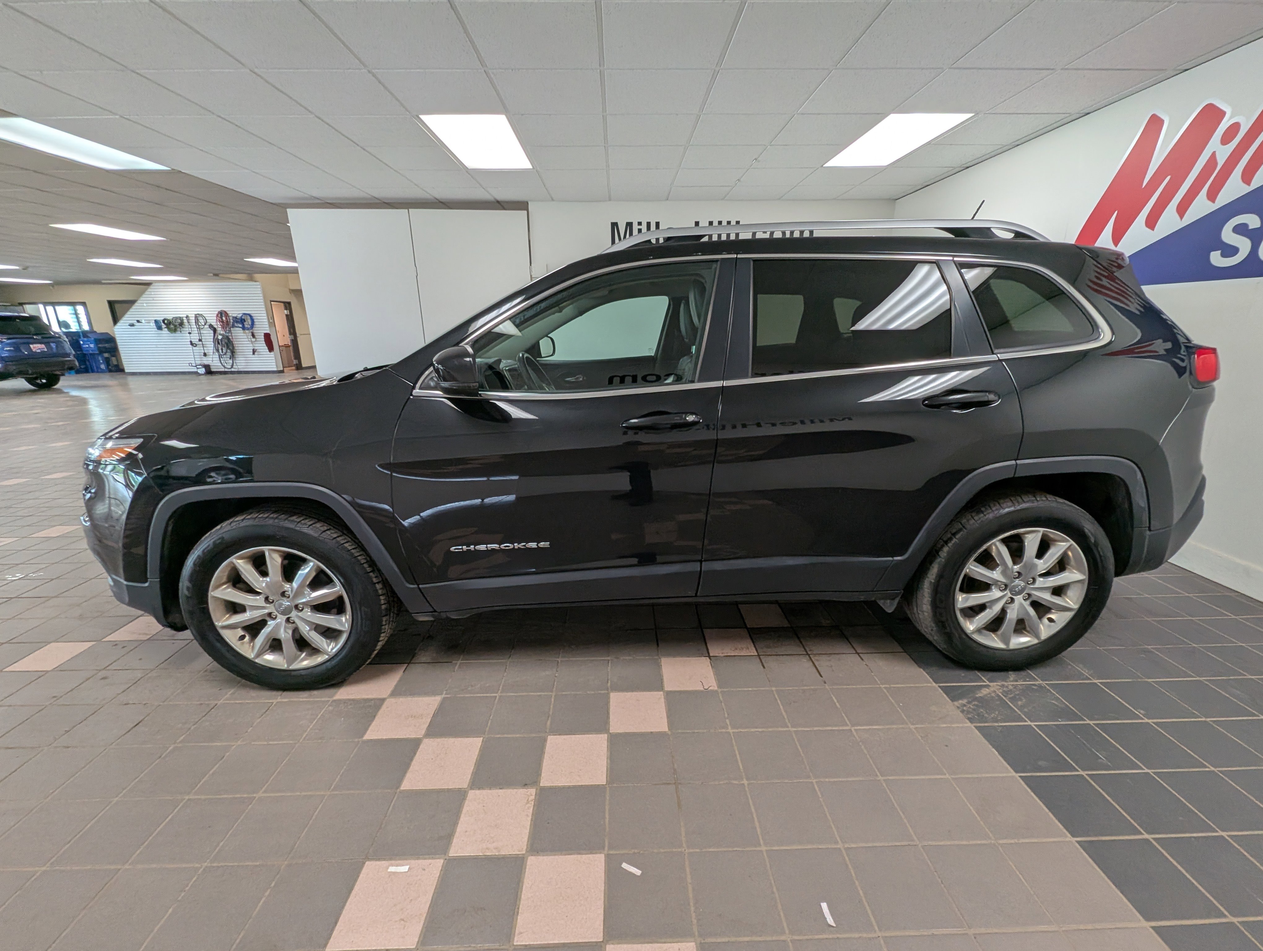 Used 2015 Jeep Cherokee Limited with VIN 1C4PJMDS9FW751439 for sale in Hermantown, Minnesota