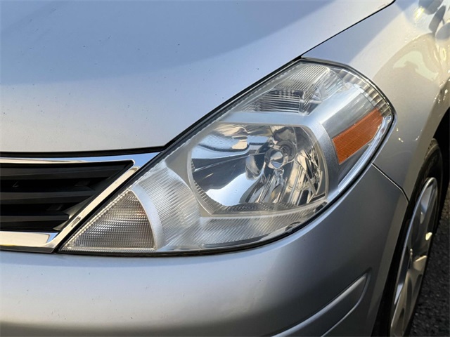 2010 Nissan Versa 1.8 S photo 8