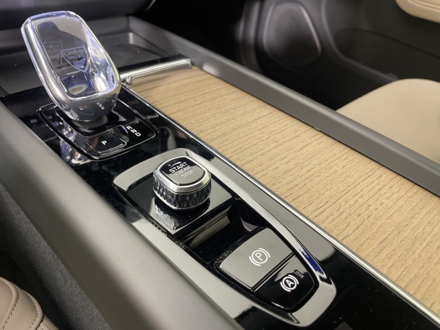 2026 Volvo XC60 T8 Plus photo 29