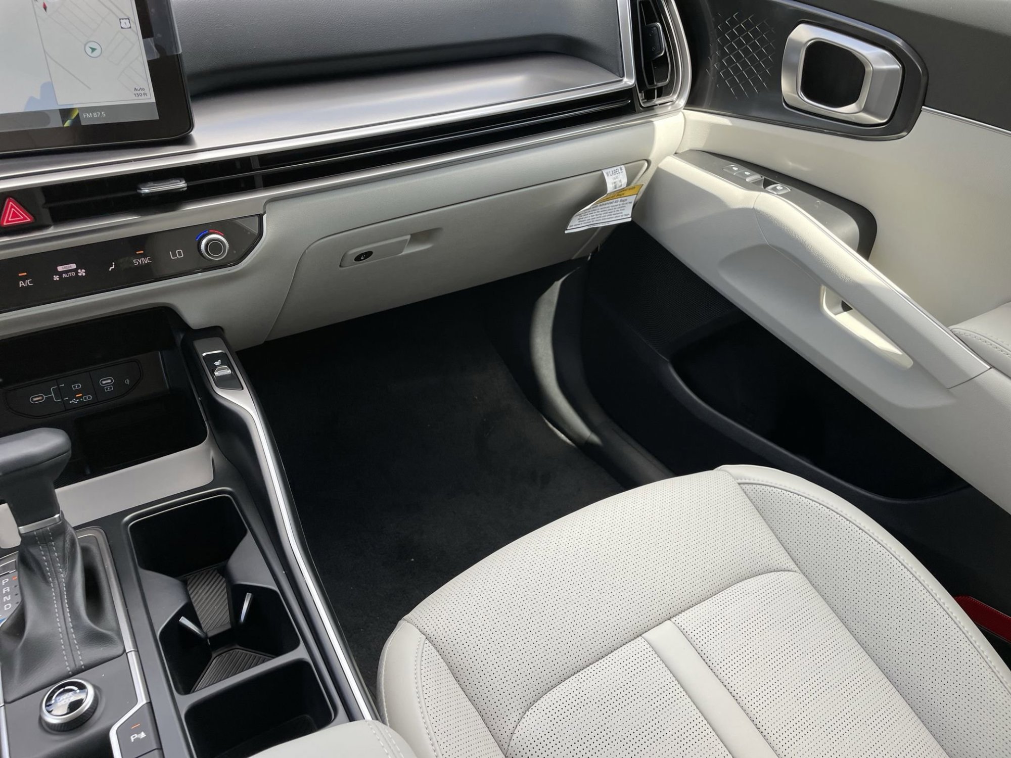 2025 Kia Sorento S photo 11