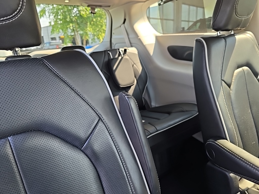 2022 Chrysler Pacifica Limited photo 18