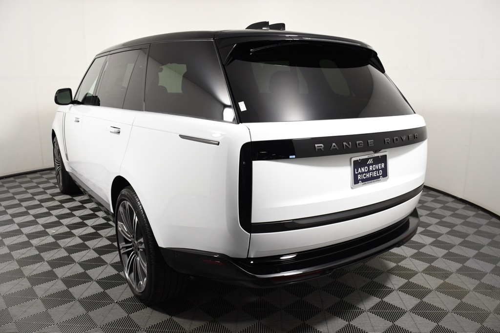 2025 Land Rover Range Rover SE photo 4