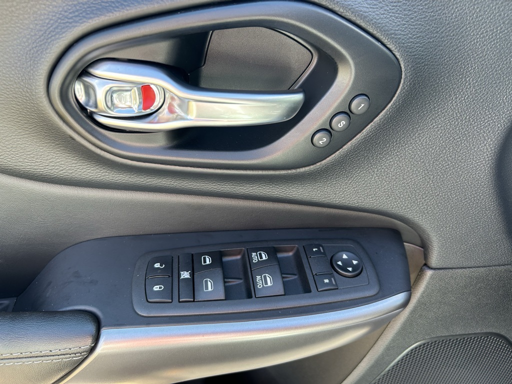 2022 Jeep Cherokee Limited photo 11