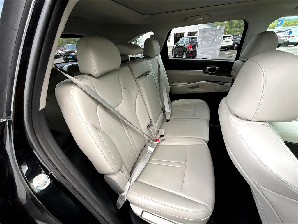 2022 Kia Sorento S photo 16