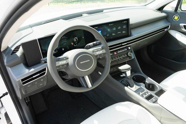 2025 Hyundai Sonata SE photo 3