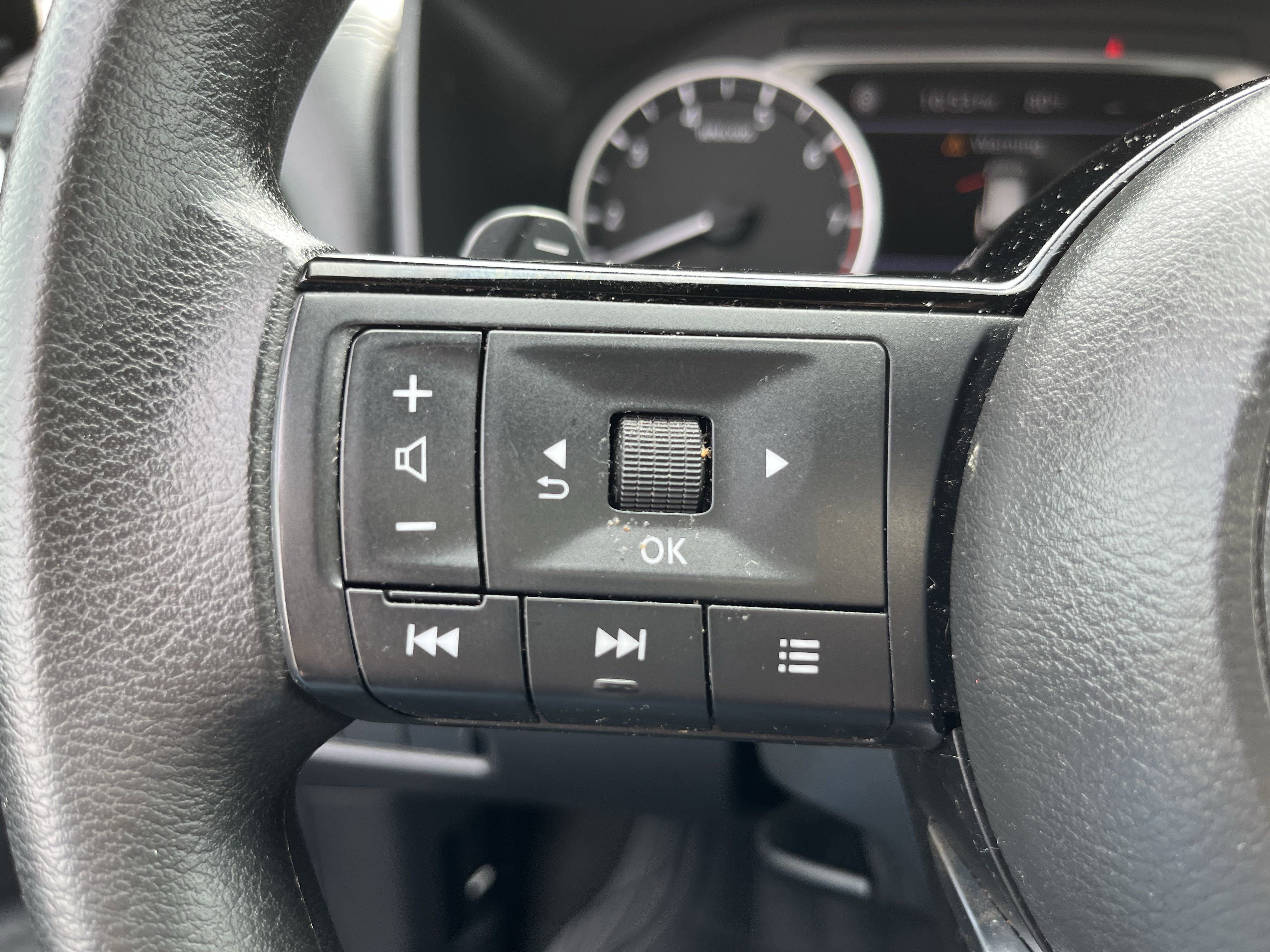 2021 Nissan Rogue AWD SV photo 4