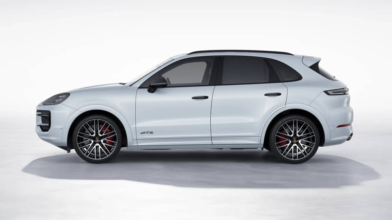 2026 Porsche Cayenne GTS photo 2