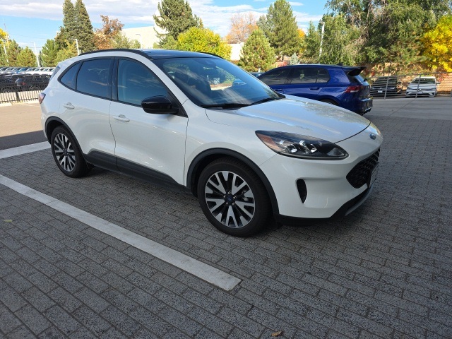 2020 Ford Escape SE Sport Hybrid photo 2
