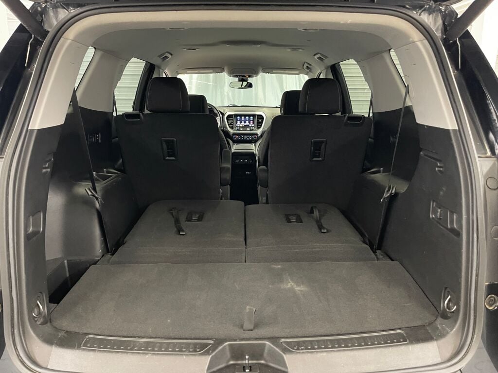 2023 Gmc Acadia SLE photo 19