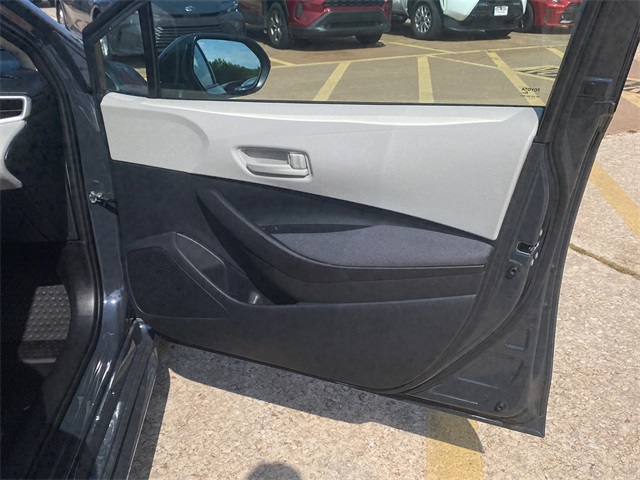 2025 Toyota Corolla LE photo 10