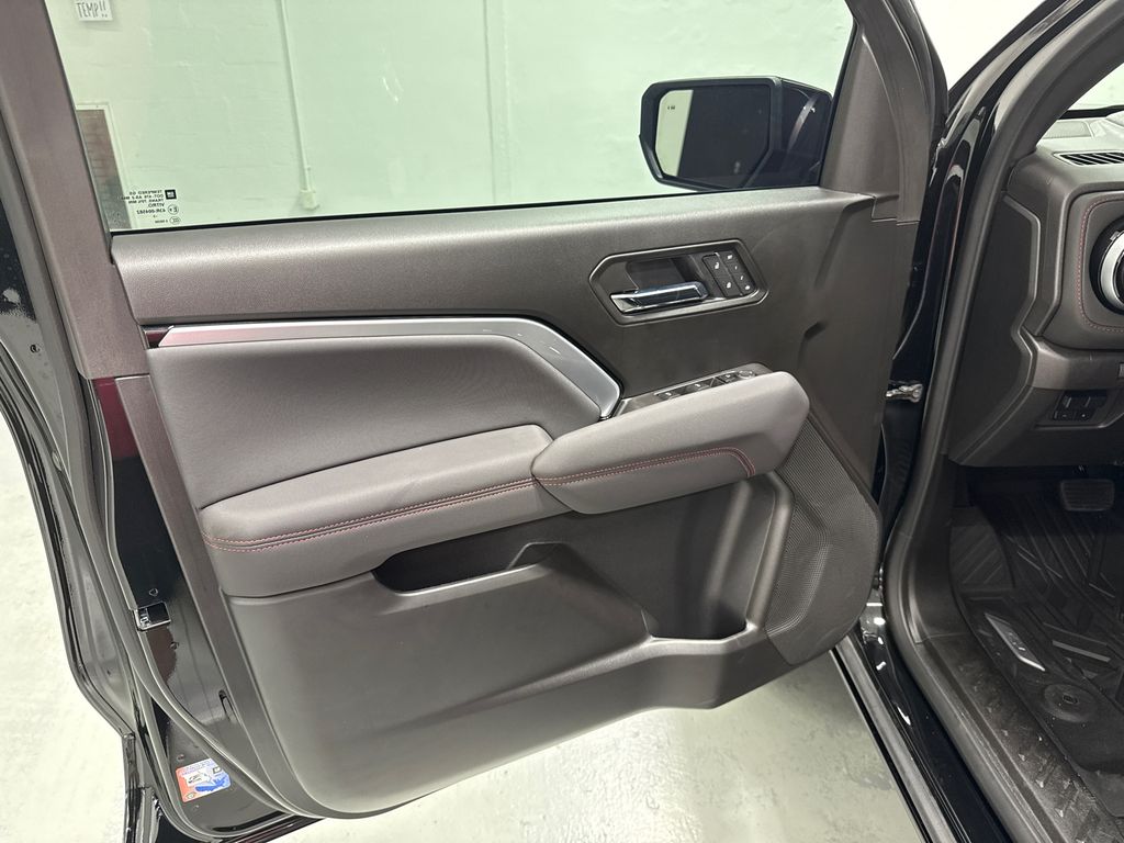 2025 Chevrolet Colorado Z71 photo 10