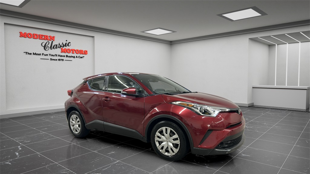 2019 Toyota C-HR LE's photo