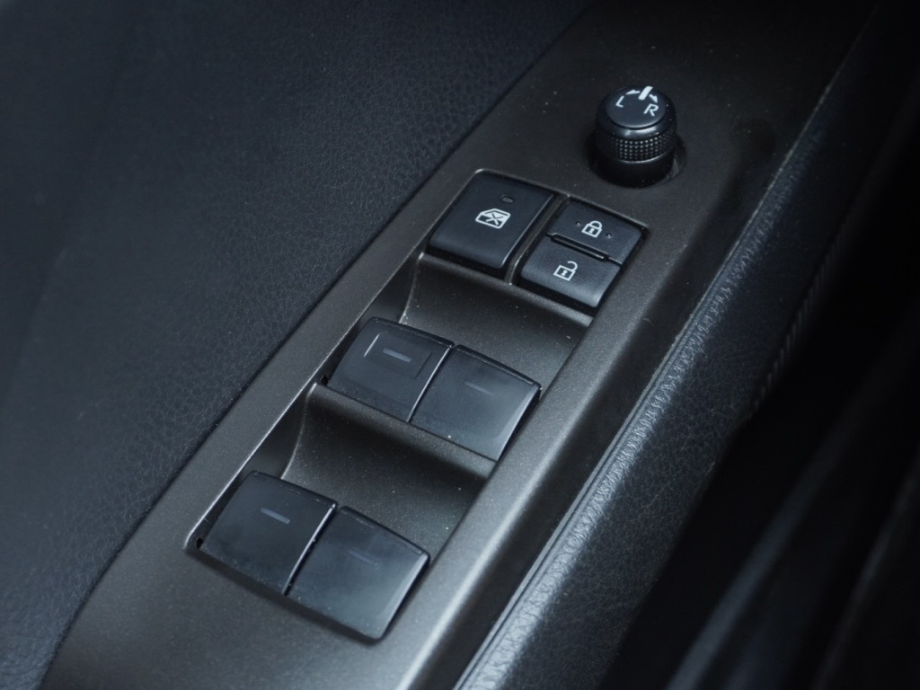 2023 Toyota Camry SE photo 12