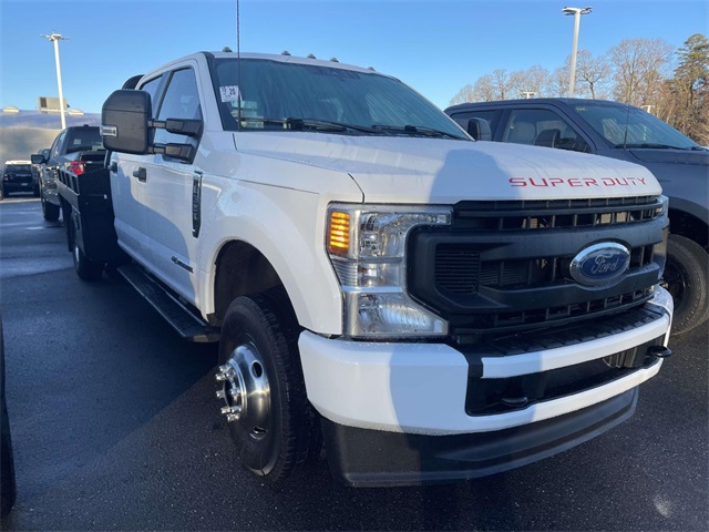 2022 Ford F-350 Super Duty Chassis Cab XL's photo