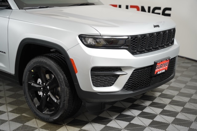 2025 Jeep Grand Cherokee Altitude photo 36